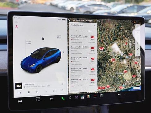 Used 2021 Tesla Model Y Long Range AWD/4WD image 42