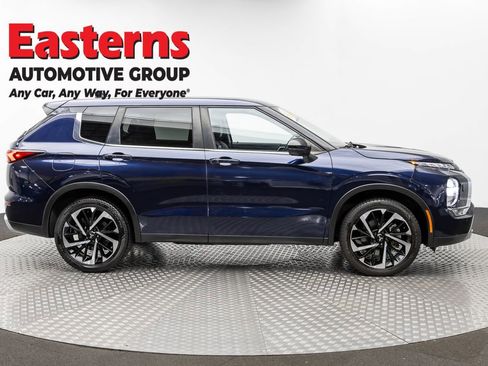 Used 2022 Mitsubishi Outlander SE AWD/4WD image 4