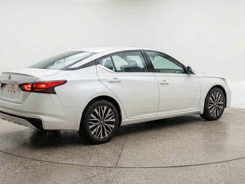 Used 2025 Nissan Altima 2.5 SV image 9