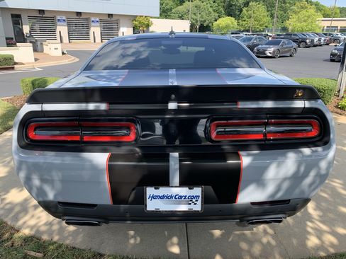 Used 2021 Dodge Challenger R/T Scat Pack RWD image 9
