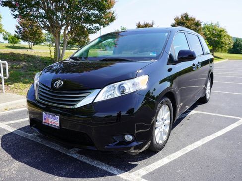 Used 2012 Toyota Sienna XLE AWD/4WD image 5