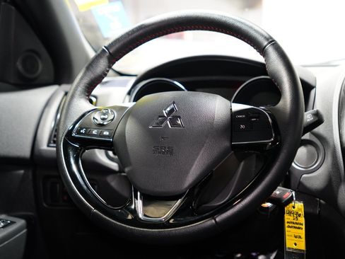 Used 2025 Mitsubishi Outlander Sport AWD image 13