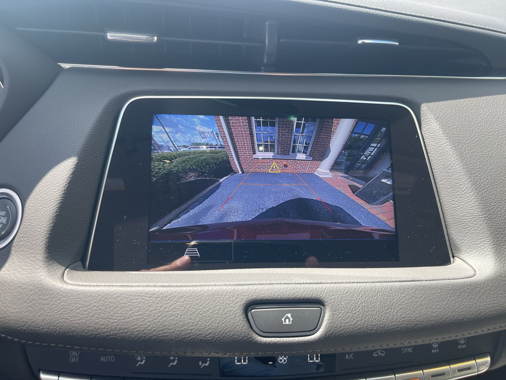 Used 2023 Cadillac XT4 Luxury w/ Cold Weather Package FWD image 18