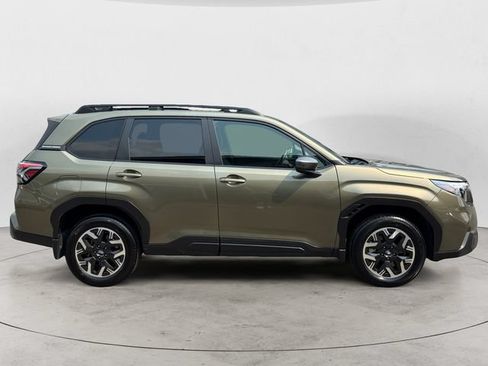 Certified 2025 Subaru Forester Premium AWD/4WD image 4