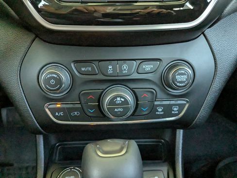 Used 2021 Jeep Cherokee Limited AWD/4WD image 13