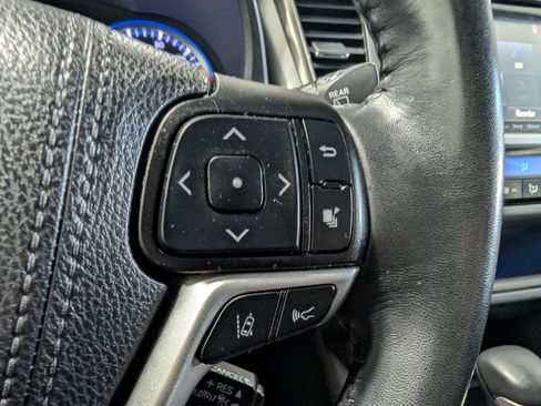 Used 2019 Toyota Highlander SE AWD/4WD image 22