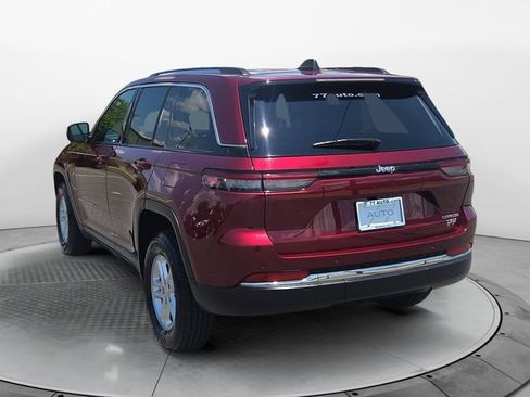 Used 2024 Jeep Grand Cherokee Laredo RWD image 3