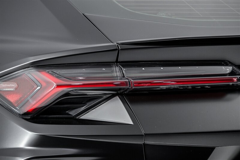 Used 2019 Lamborghini Urus AWD/4WD image 15