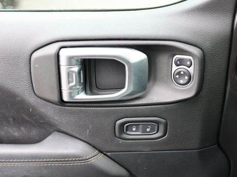 Used 2021 Jeep Wrangler Unlimited Sahara image 32