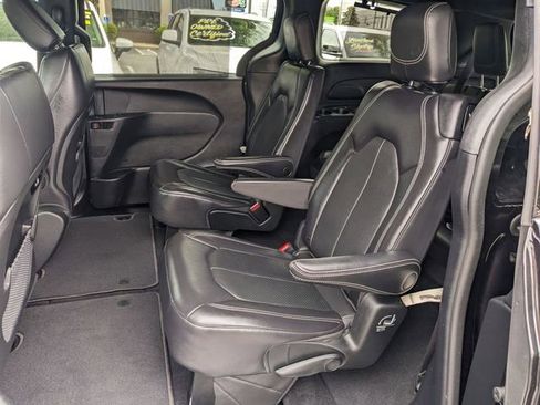 Certified 2021 Chrysler Pacifica Touring-L w/ S Appearance Package image 9