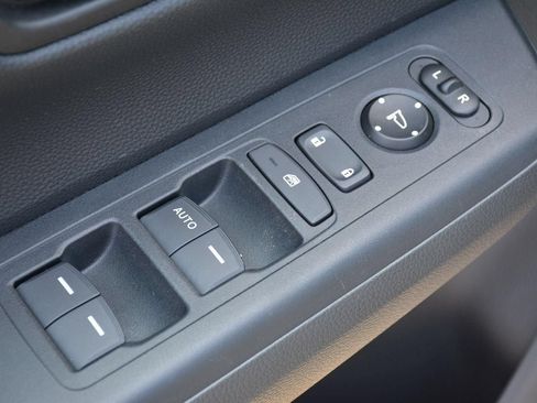 Used 2023 Honda CR-V LX image 9