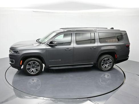 Used 2024 Jeep Wagoneer L Series II image 39