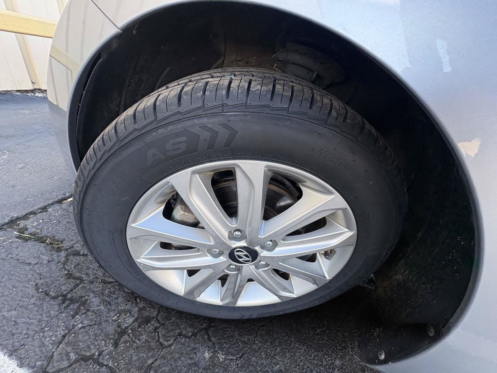 Used 2015 Hyundai Elantra SE w/ Option Group 02 FWD image 10