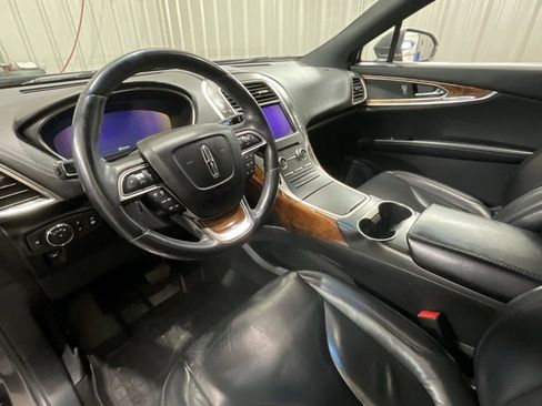 Used 2019 Lincoln Nautilus Select image 9