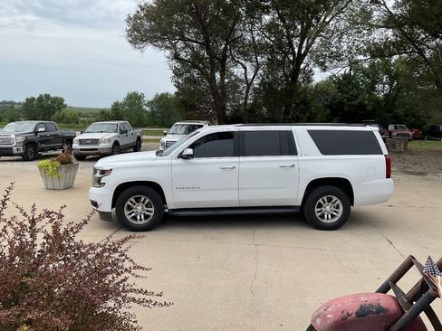Used 2017 Chevrolet Suburban LT AWD/4WD image 6