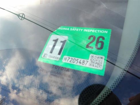 Used 2017 Toyota Sienna XLE image 32