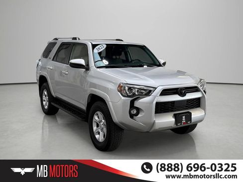 Used 2022 Toyota 4Runner SR5 AWD/4WD image 3