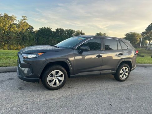 Used 2022 Toyota RAV4 LE FWD image 2
