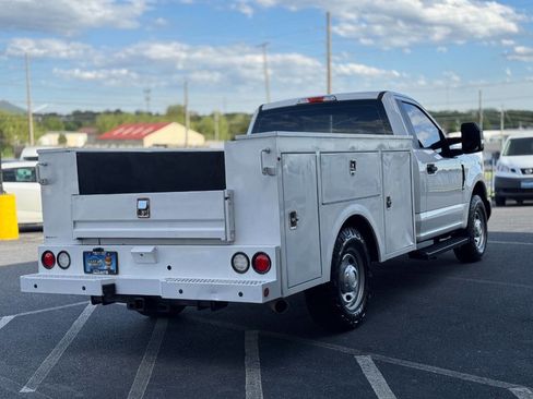 Used 2019 Ford F250 XL w/ Power Equipment Group RWD image 4