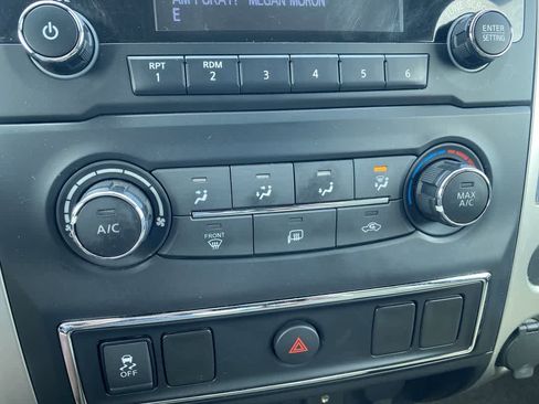 Used 2018 Nissan Titan SV AWD/4WD image 18