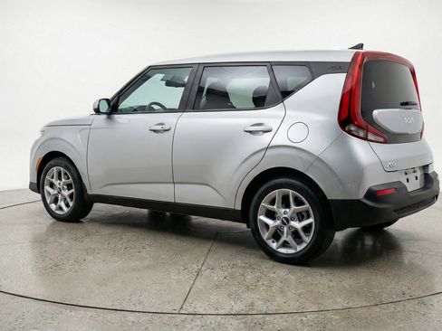 Used 2025 Kia Soul LX w/ LX Technology Package FWD image 6