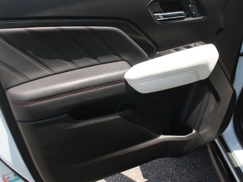 Used 2024 GMC Canyon AT4X AWD/4WD image 18