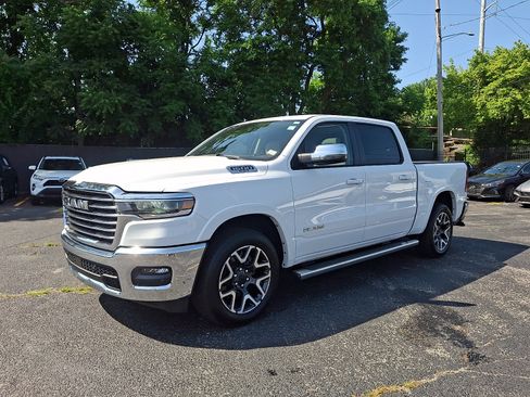 Used 2025 RAM 1500 Laramie AWD/4WD image 3