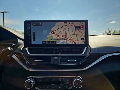 Used 2024 Nissan Altima 2.5 SR w/ SR Premium Package image 26