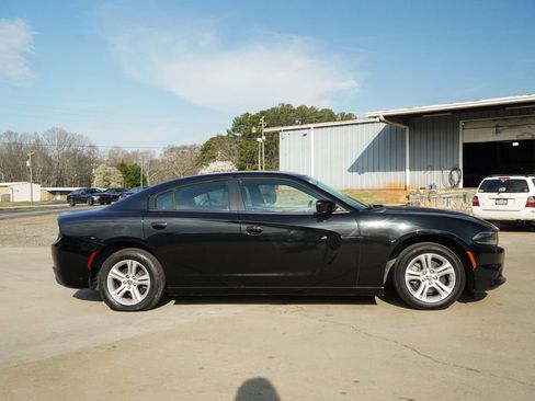 Used 2022 Dodge Charger SXT image 3