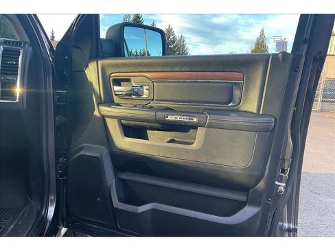 Used 2018 RAM 1500 Laramie image 24