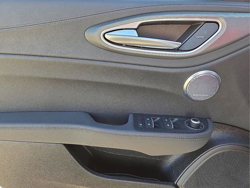 Used 2024 Alfa Romeo Giulia Veloce image 23