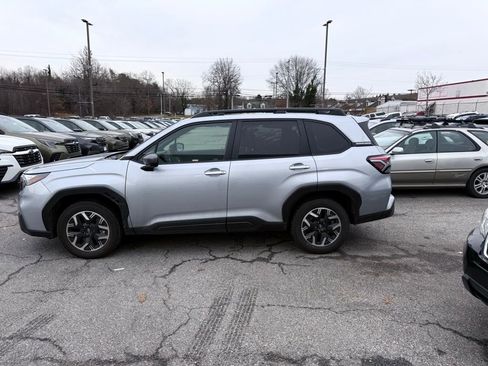 Used 2025 Subaru Forester Premium image 4