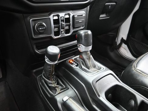 Used 2021 Jeep Gladiator Overland AWD/4WD image 15