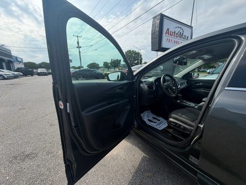 Used 2020 Chevrolet Equinox LT FWD image 4