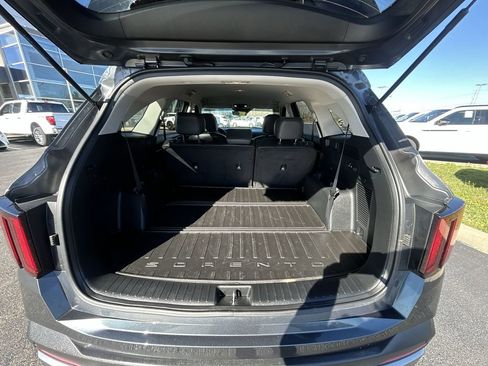Used 2025 Kia Sorento S image 29
