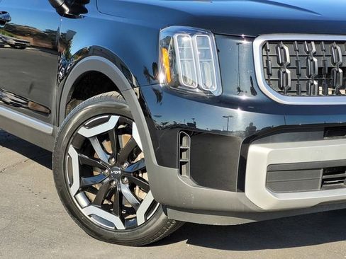 Certified 2024 Kia Telluride EX w/ EX Captain's Chair Package FWD image 11