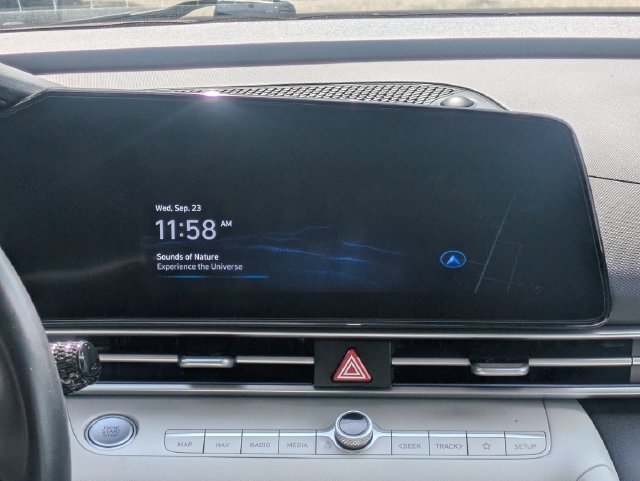 Used 2025 Hyundai Elantra Limited FWD image 17