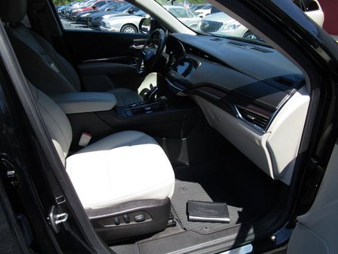 Used 2021 Cadillac XT4 Luxury w/ Cold Weather Package FWD image 23