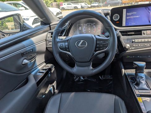 Certified 2025 Lexus ES 350 w/ Premium Package FWD image 17