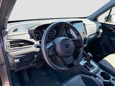 Used 2025 Subaru Forester Touring AWD/4WD image 9