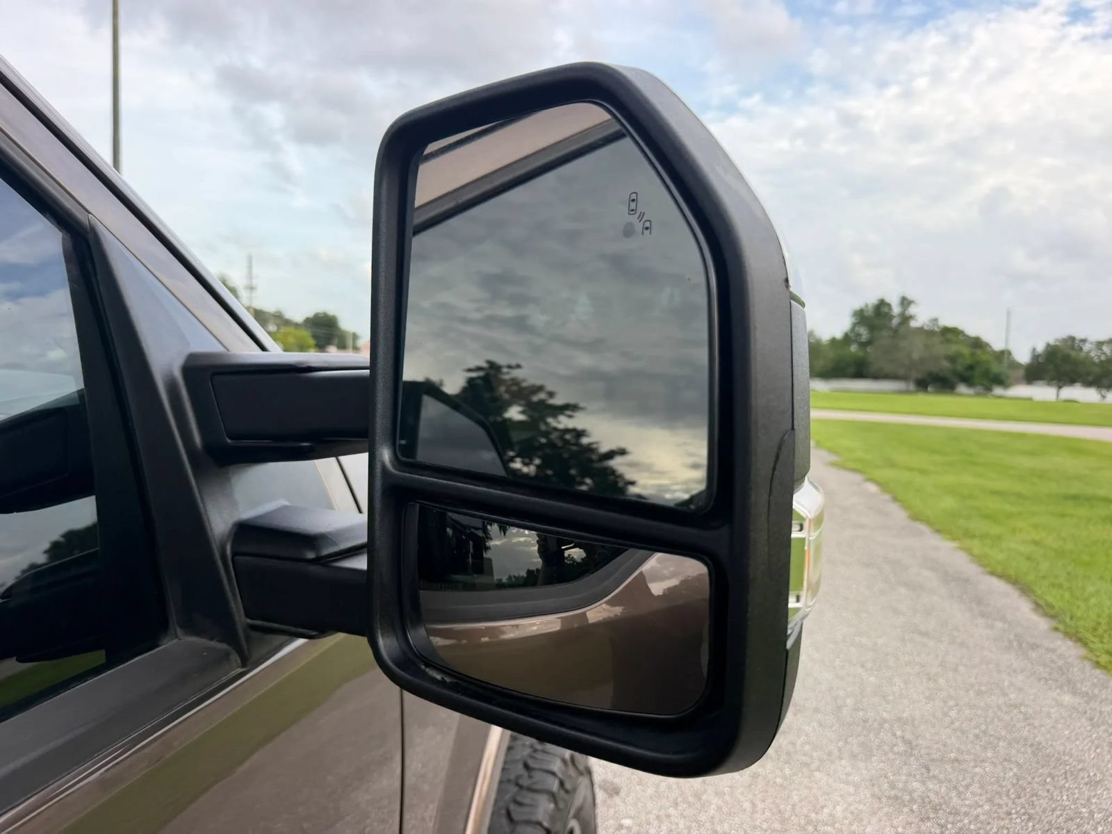 Used 2015 Ford F150 Lariat w/ Equipment Group 502A Luxury AWD/4WD image 30