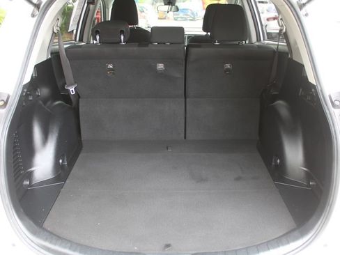 Used 2018 Toyota RAV4 LE FWD image 10