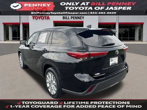 Used 2021 Toyota Highlander Limited FWD image 3