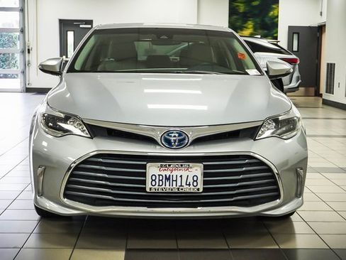 Used 2018 Toyota Avalon Limited image 5