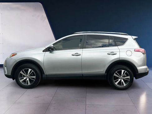 Used 2018 Toyota RAV4 XLE image 2