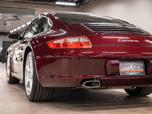 Used 2005 Porsche 911 Carrera RWD image 33
