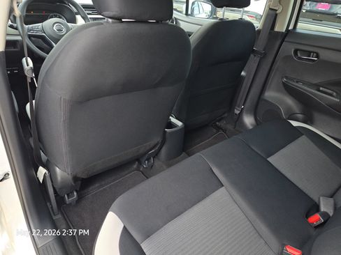 Used 2021 Nissan Versa SV FWD image 19