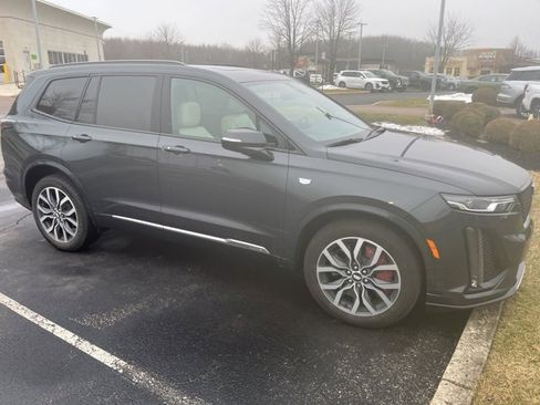 Used 2023 Cadillac XT6 Sport image 2