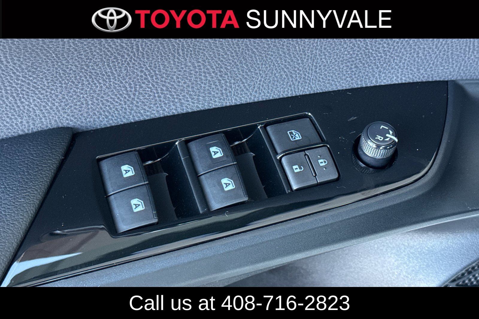 Used 2018 Toyota Prius Four Touring w/ Premium Convenience Package FWD image 18