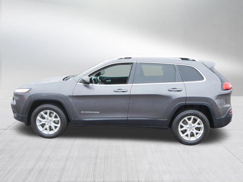 Used 2017 Jeep Cherokee Latitude AWD/4WD image 4